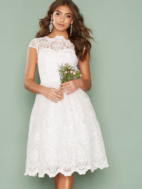 Kjøp sommerkjole på nett i nettbutikk hvit, romantisk